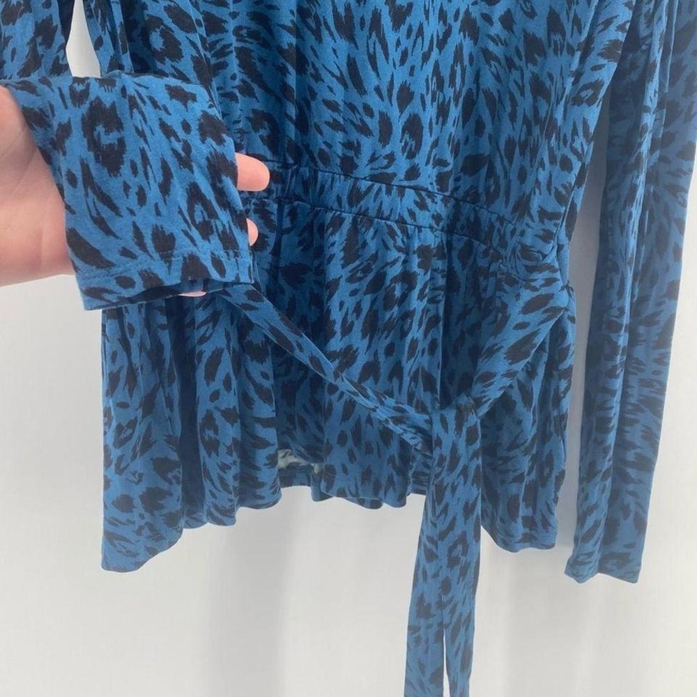 •Ann Taylor• Women's Leopard Print‎ Top - Picture 2 of 7